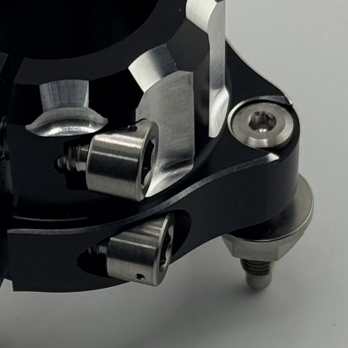 Revolver Hubs - Dual Pinch Bolt Rear Hub