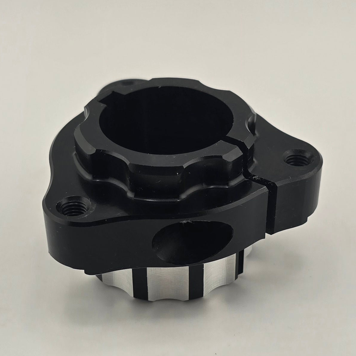 Revolver Hubs - Single Pinch Bolt Rear Hub